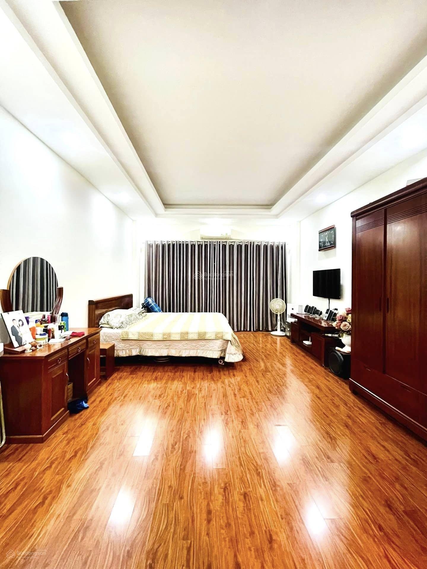 Ô tô đỗ cửa, vài bước ra mặt phố, ngõ thông tứ tung kinh doanh tốt , 5T 51m2 rao 13.8 tỷ