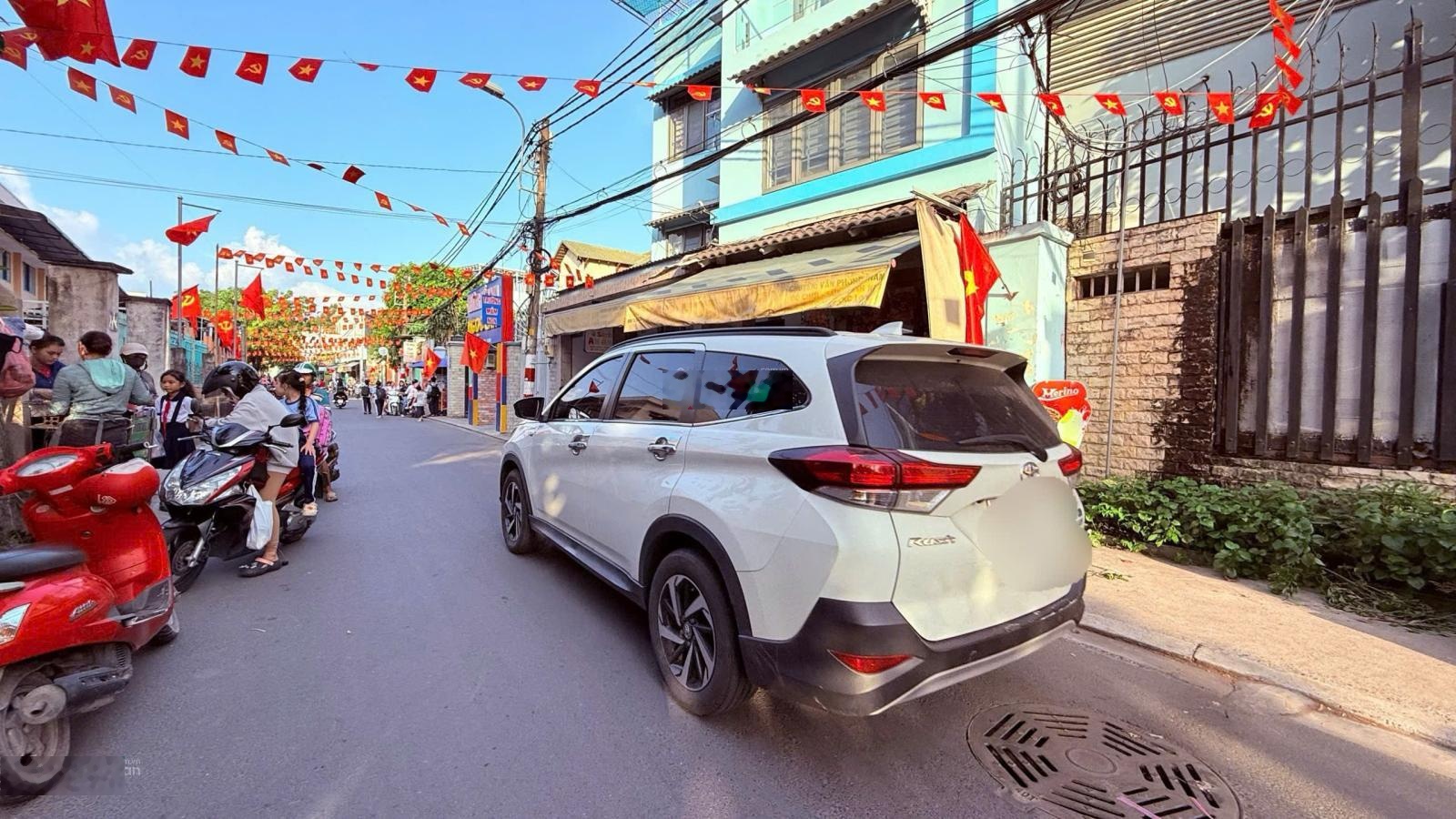 Cực phẩm - nhà 5 tầng - mặt tiền ĐS - thu nhập 25tr/th - ngay Tô Ngọc Vân - DT: 114m2 - giá 10,5 tỷ
