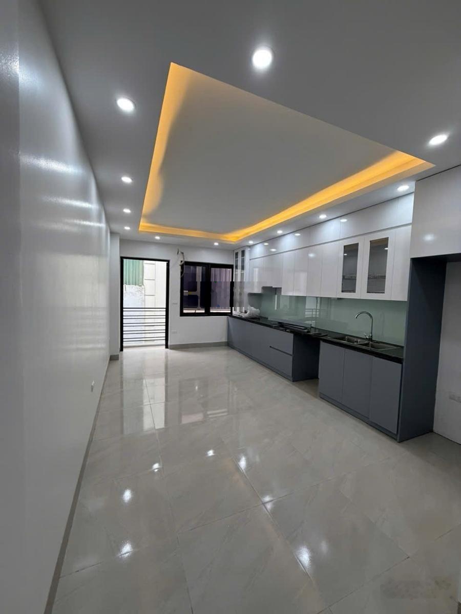 Bán nhà Trần Thái Tông Cầu Giấy HN DT37/42 m2 6 tầng thang máy giá 16 Tỷ có TL