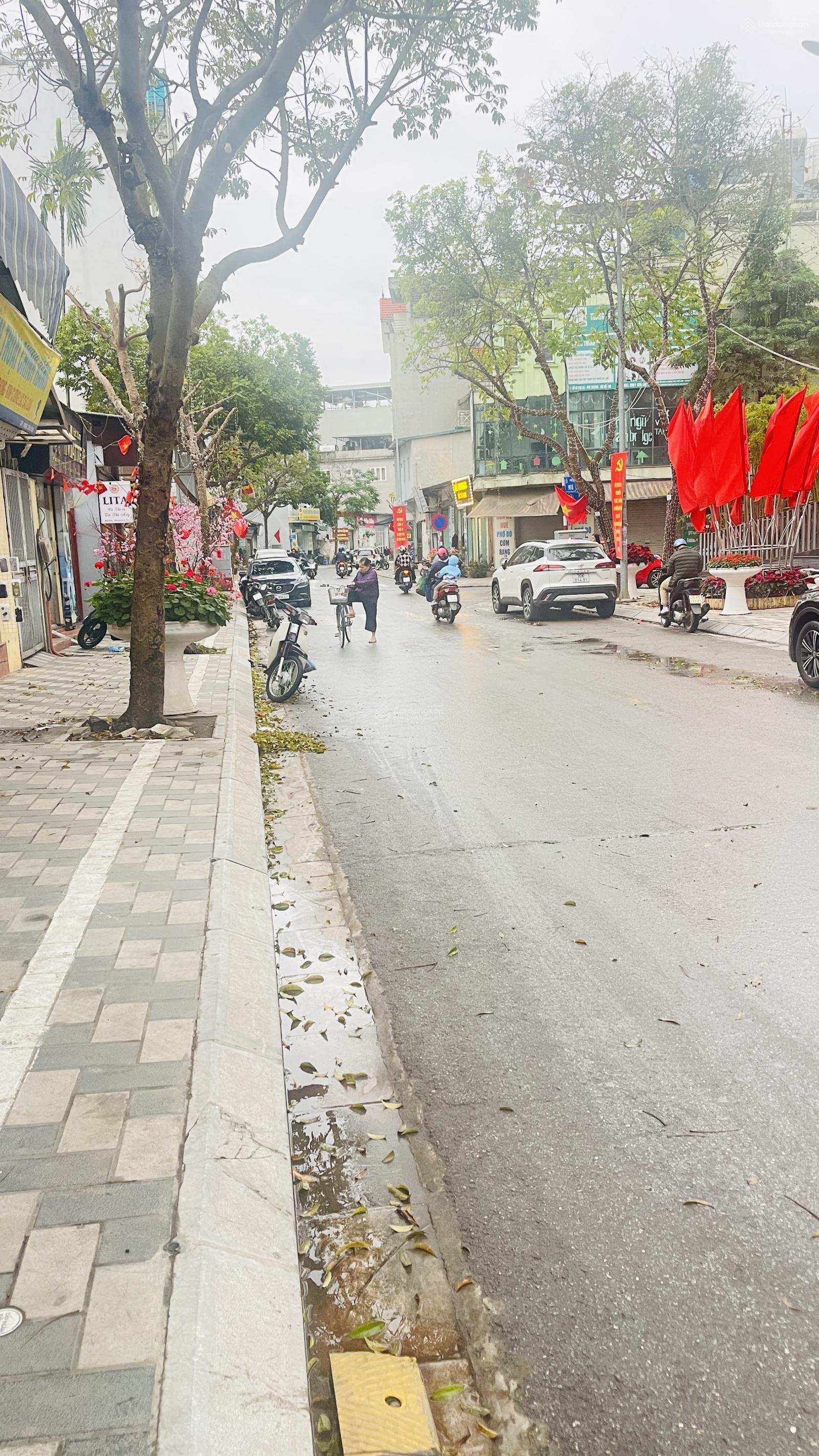Đất Phú Xá, Phú Thượng cách 1 nhà ra mặt phố 176m2 . Mặt tiền 14m, chia lô được. Xây nhà quá đẹp