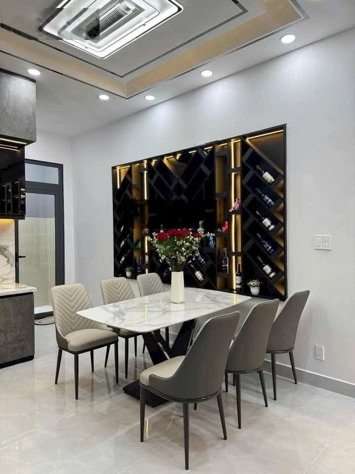 Nhà đẹp hẻm xe hơi full nội thất chỉ 7.68tỷ. Địa chỉ: Chuyên Dùng 9, xe hơi đậu cách chỉ 2