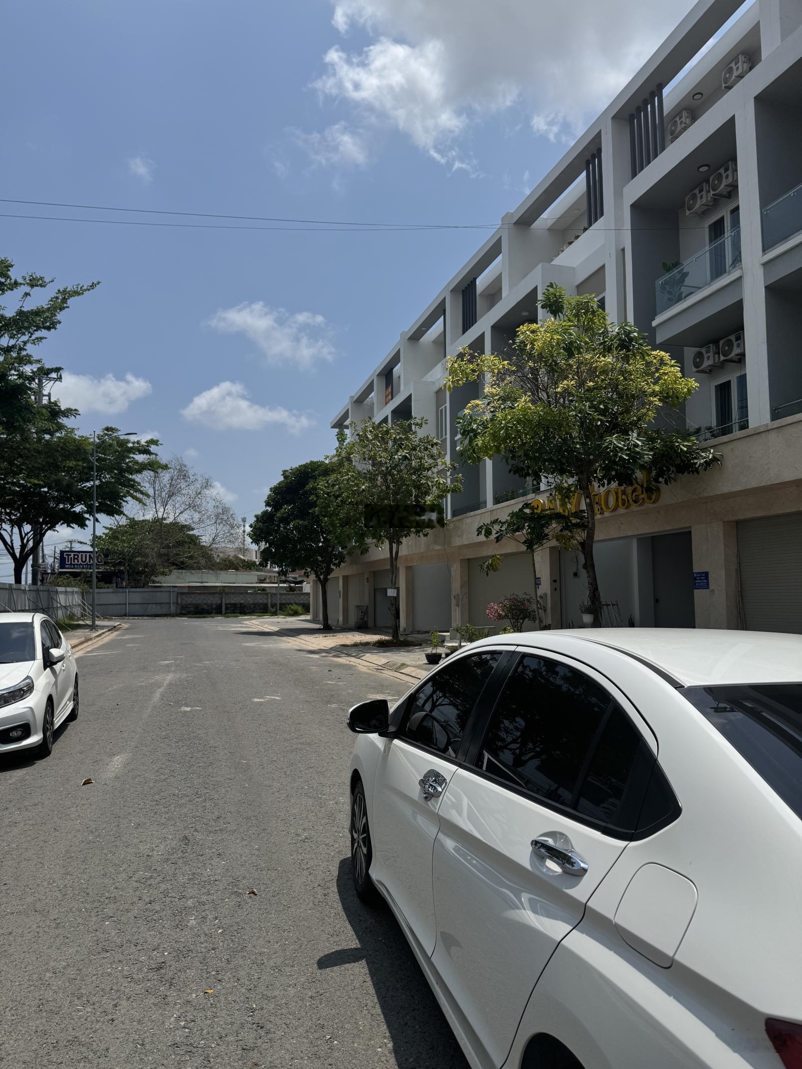 Bán nhà baria city gate - vị trí trung tâm tp. bà rịa- sổ hồng hoàn công dt sàn 301mv 1trệt 2 lầu