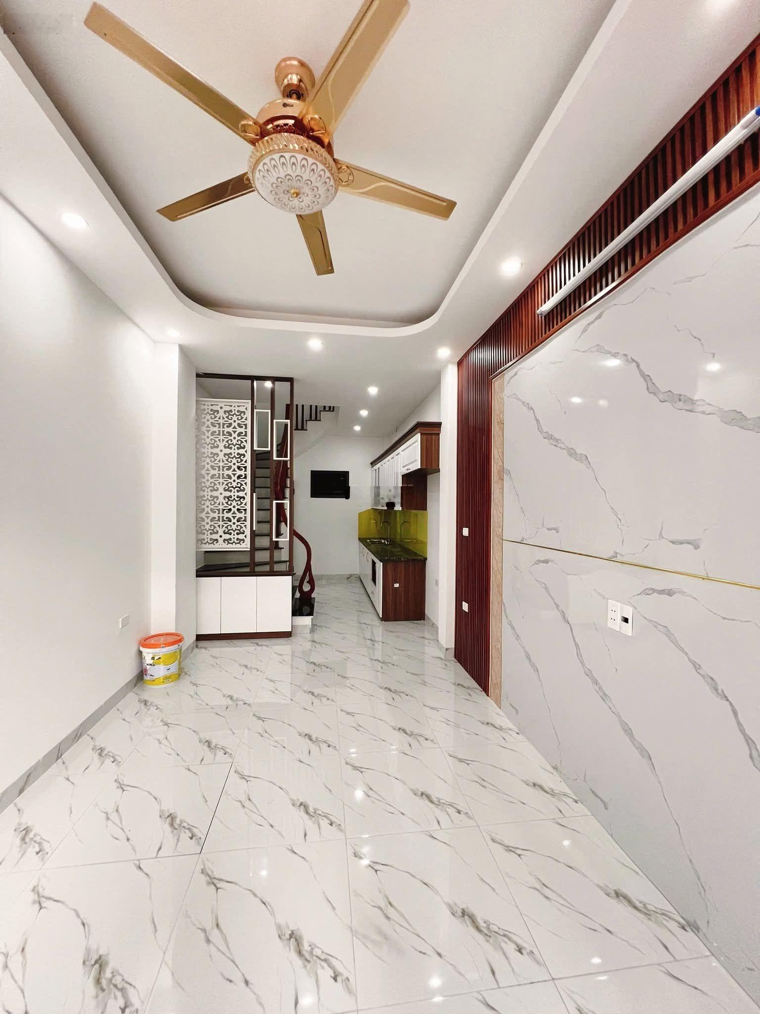 CC bán nhà mặt ngõ Thúy Lĩnh kinh doanh, ô tô vào nhà 5 tầng thang máy, giá chỉ 6.3 tỷ