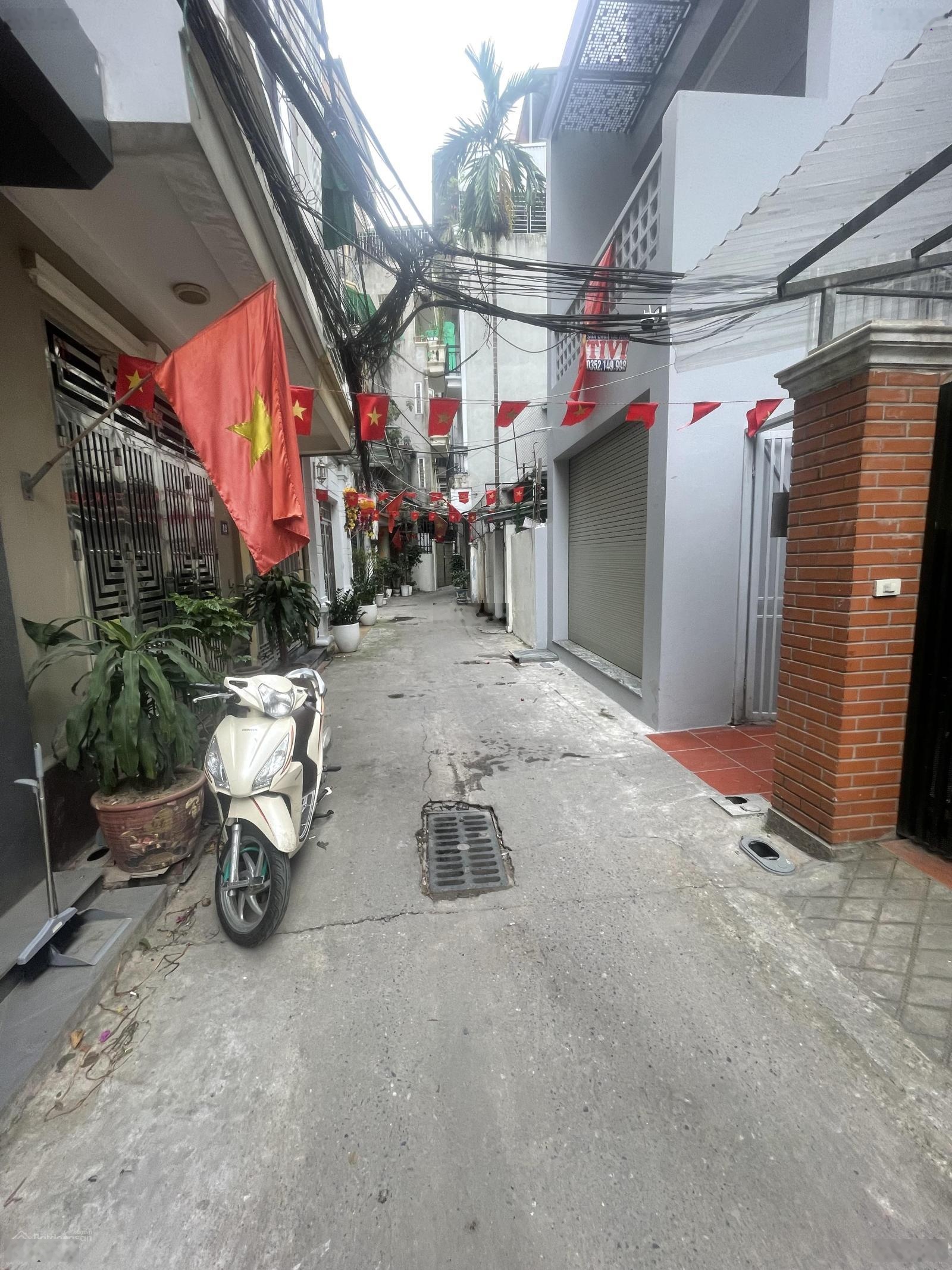 Bán nhà phố Phú Viên 5 tầng giá rẻ nhất 5,2 tỷ