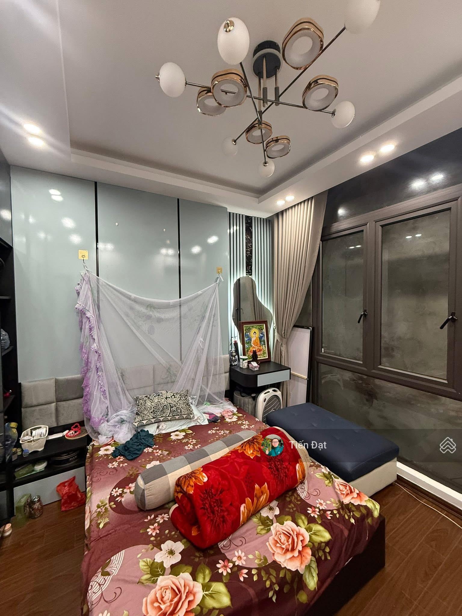Bán nhà hồ đầm tròn,ngõ 135 đội cấn, ba đình gần lăng bác ở vượng khí, 36m2 nhà mới, giá 9,5 tỷ
