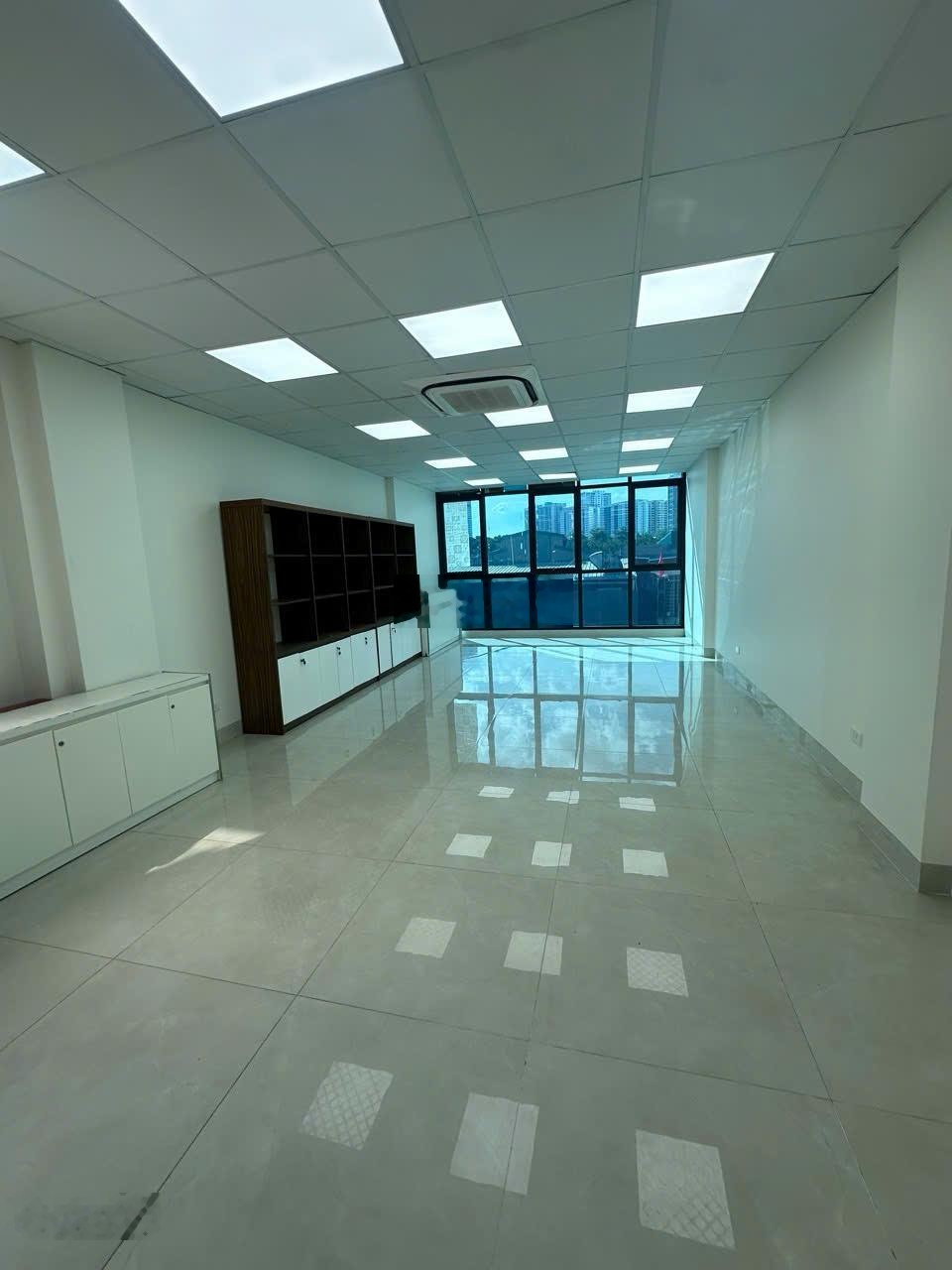 Cho thuê văn phòng diện tích 30-45-90m2, tại 210a Võ Chí Công và 25 Nguyễn Hoàng Tôn. LH 0825159128
