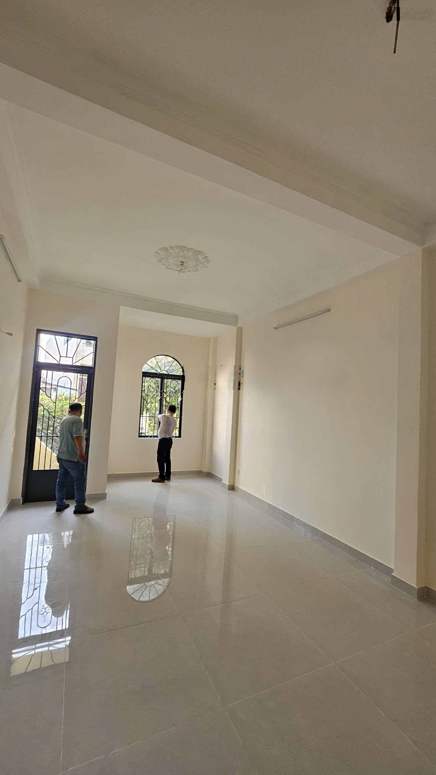 Bán nhà hẻm khu nhà thờ Nam Hòa. Trệt + 3 Lầu + Sân Thượng, 6 phòng ngủ, 5 toilet