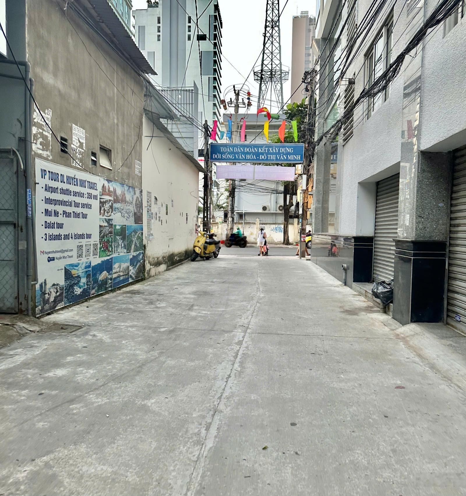 [ Nhà new 2,5 tầng Tuệ Tĩnh _ giá mềm ], đường 2,5m *** Cách biển Trần Phú : 300m. Giá : 6,8 tỷ