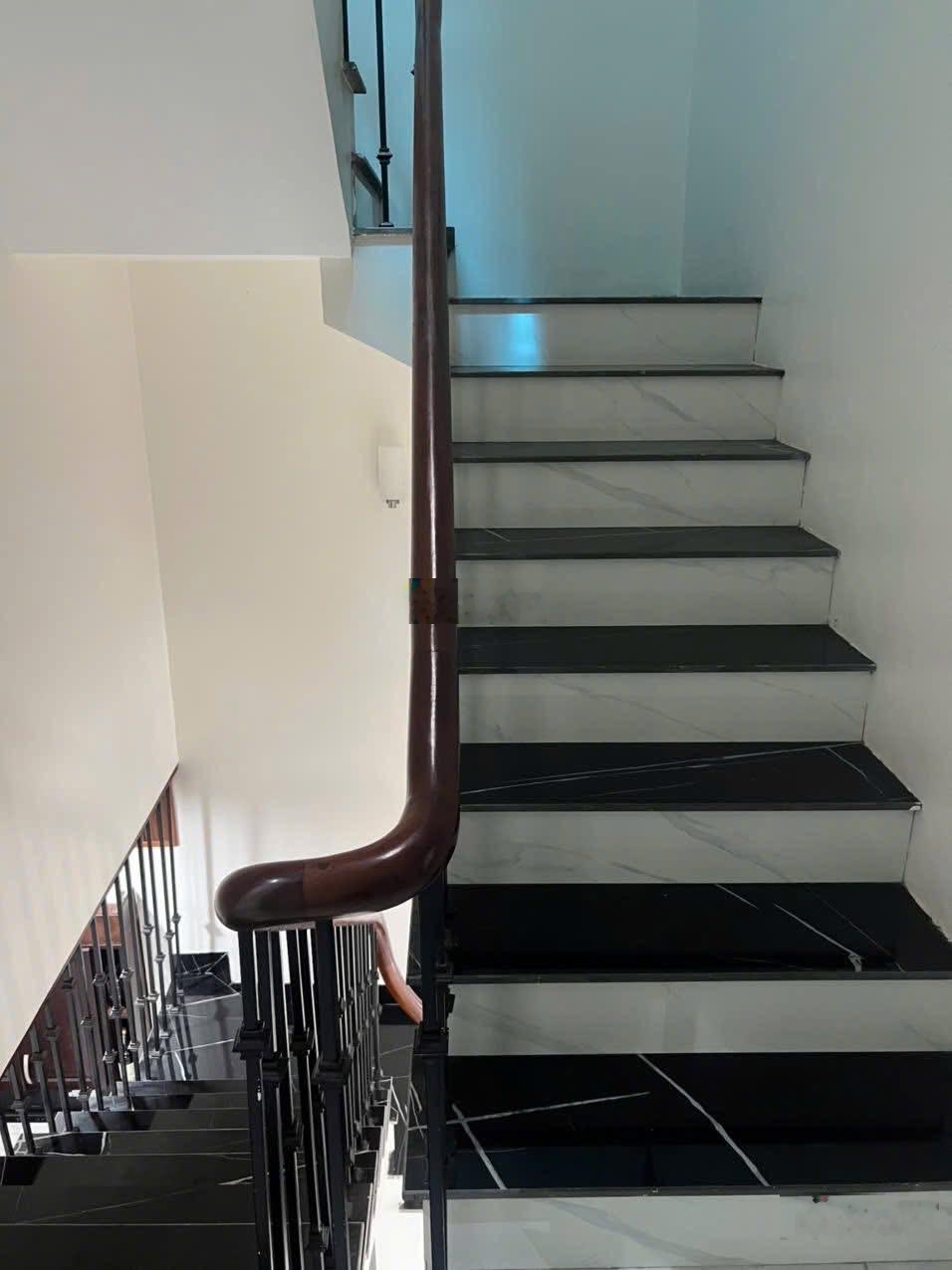 Tôi cần bán nhà 4.5 tầng dịch vụ Tân Tây Đô