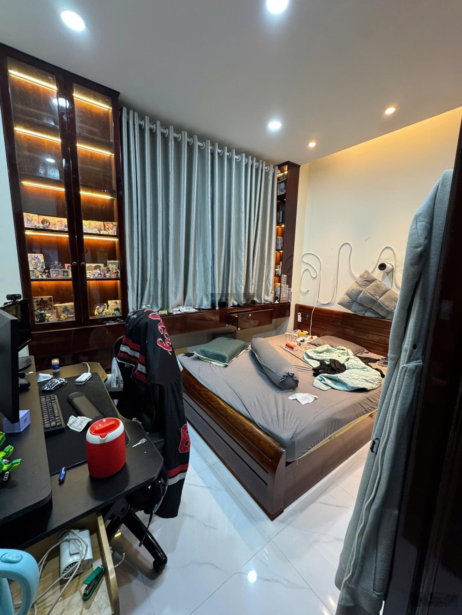Nhà Phố Ngô Chí Quốc - Thủ Đức. Giá 5tỷ880 kết cấu 1trệt 2lầu 1 sân thượng, Dt 60m2 (4x15), sổ sẳn.