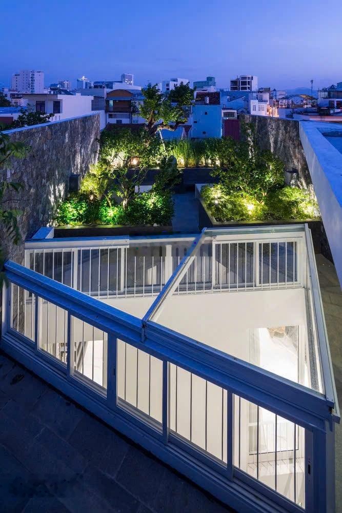 Bán biệt thự 3 tầng mặt tiền Trần Quý Cáp 117m2 phủ cây xanh giữa lòng tp Nha Trang giá 19 tỷ