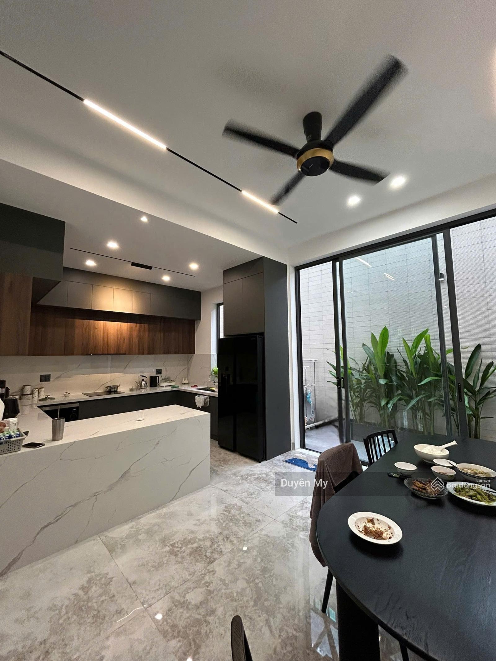 Bán Biệt thự Siêu Hiếm 4 tầng HĐT 540 triệu Lương Định Của An Khánh, Dt 10x18m giá 38 tỷ