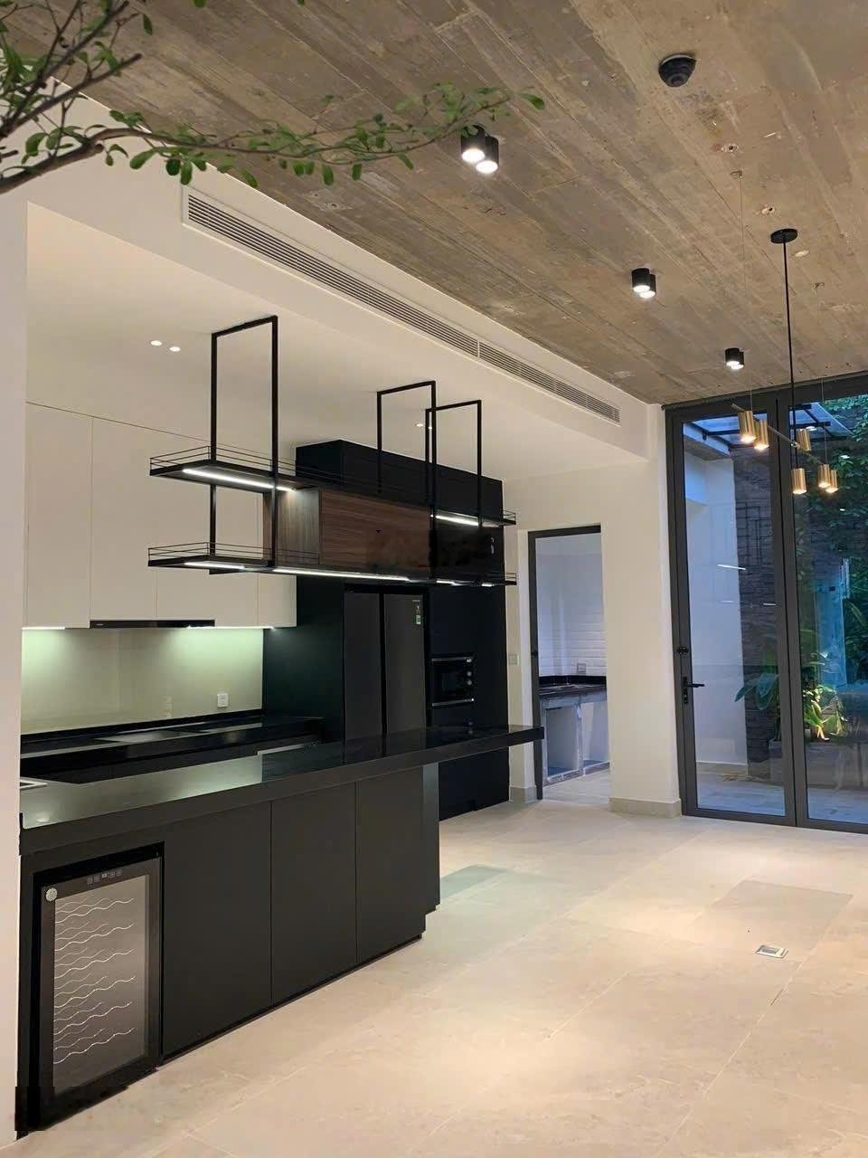 Hiếm Biệt thự hồ bơi giá 39,5tỷ Diện tích 210m2 KC 4 tầng trục Quốc Hương Thảo Điền Quận 2