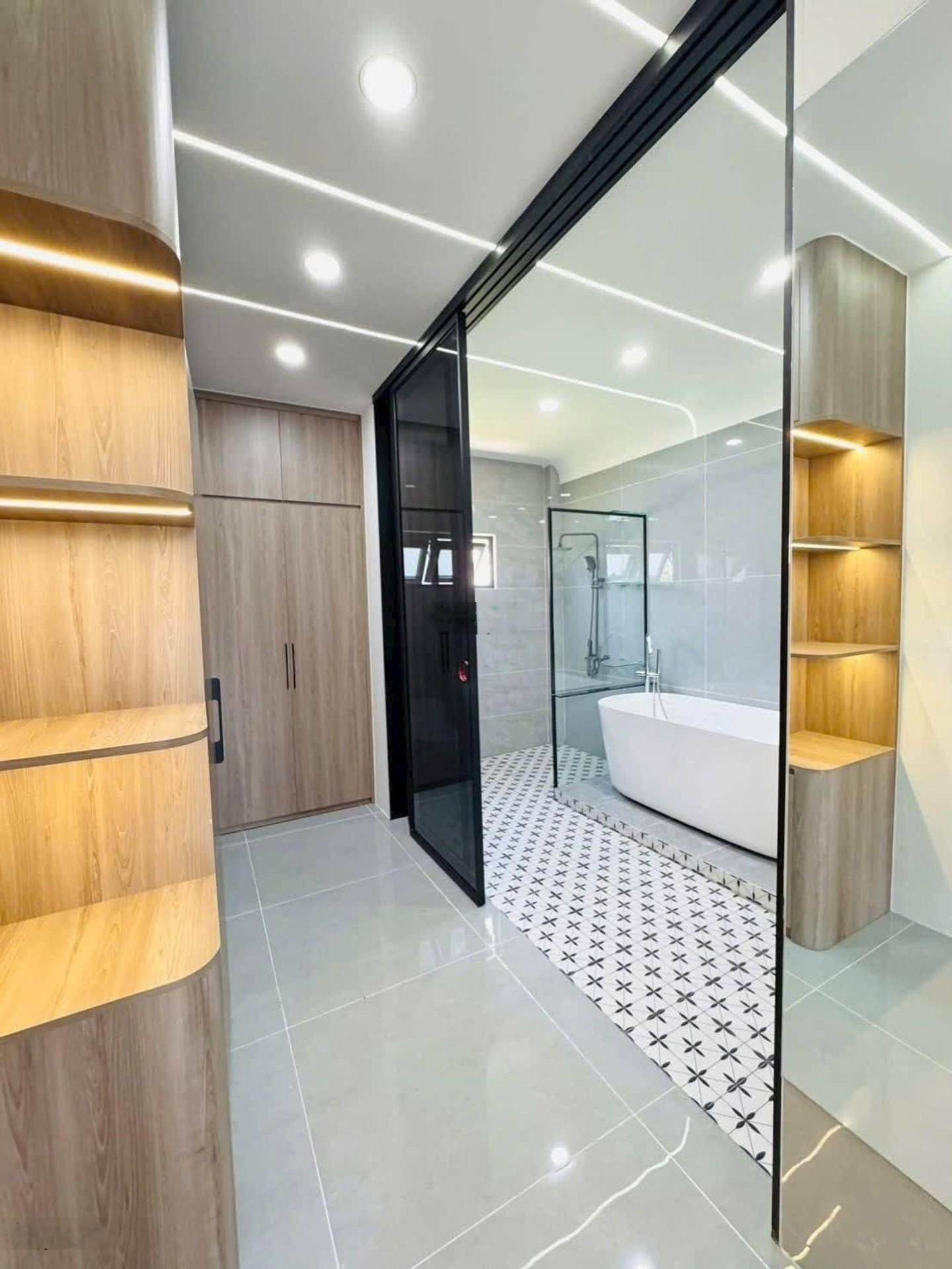 Bán Gấp- nhà 5 tầng siêu đẹp, hẻm xe hơi tránh nhau, sát bên Nguyễn Duy Trinh, nội thất cao cấp