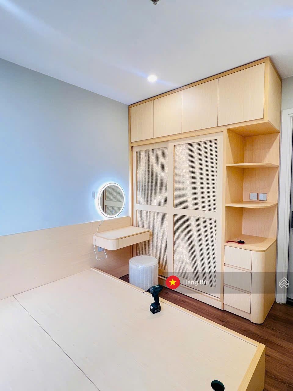 Cho thuê căn 2N+1 căn góc tòa I3, full nội thất, miễn phí dịch vụ, 13 triệu/tháng, vào ở ngay