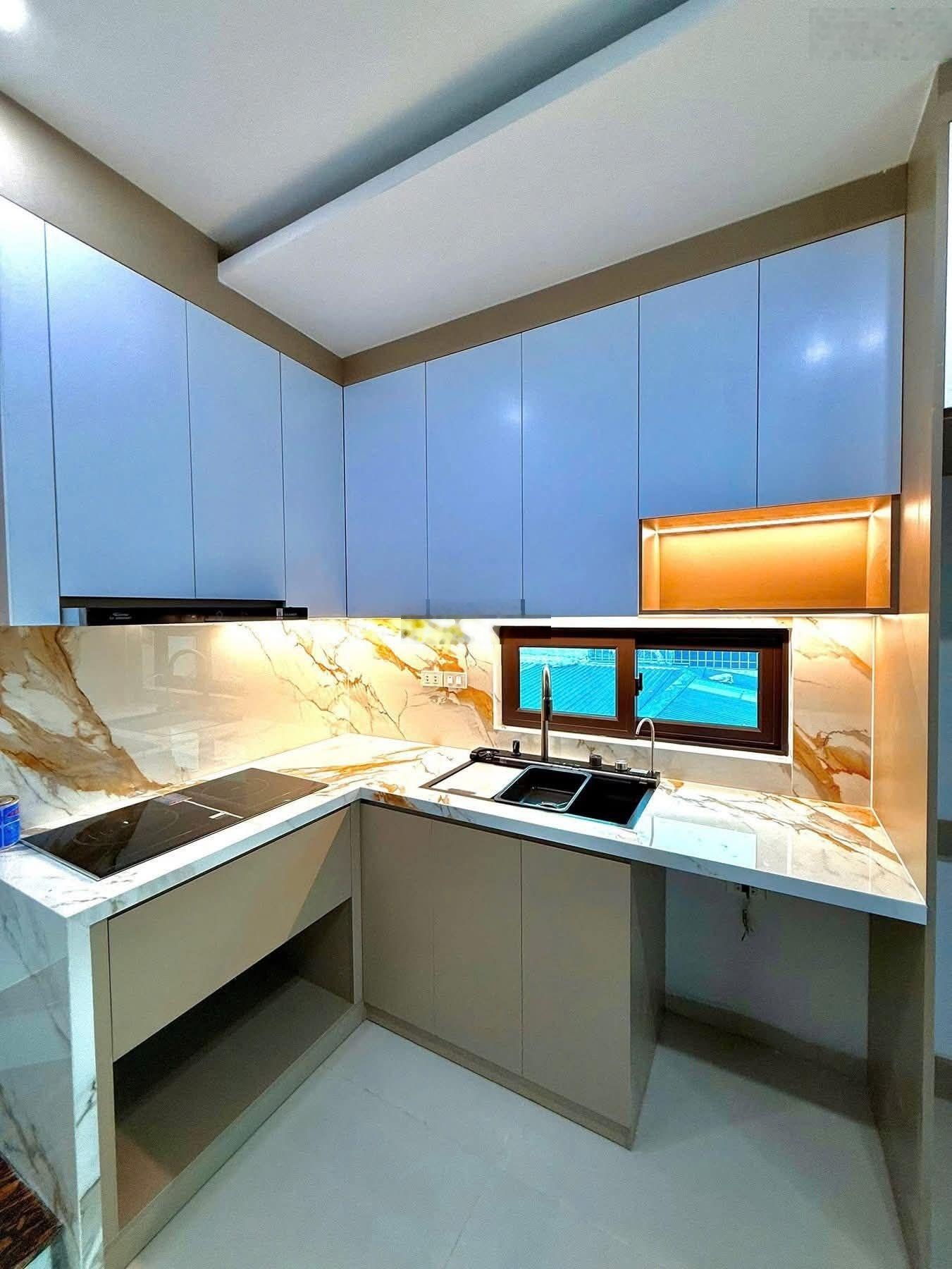 P/L Xuân La, sát hồ Tây, 42m2 chỉ 10.x tỷ, dân xây mới, ngõ nông, gần ô tô, thang máy, nội thất VIP