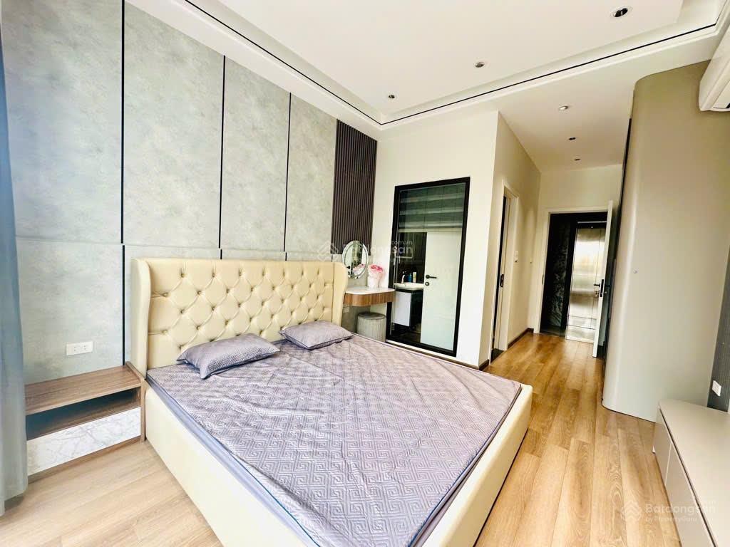 Hiếm! nhà phố việt hưng- 45m 6 tầng 3 ngủ chỉ 10 tỷ- gara ô tô - lô góc - full nội thất xịn