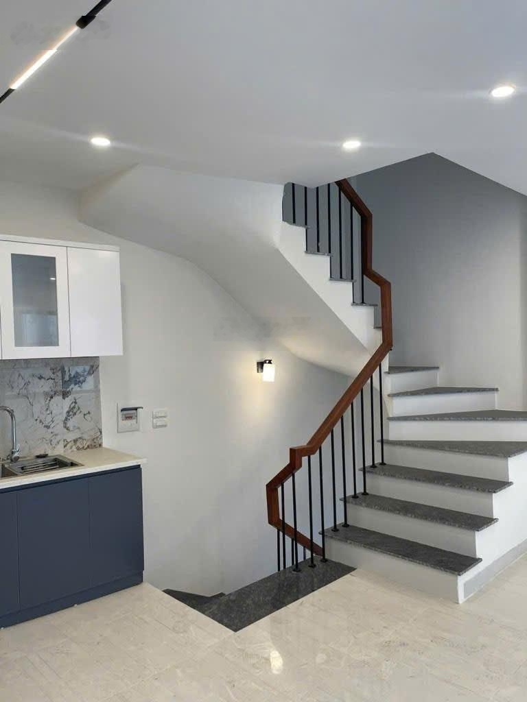 Cực hot!! nhà phố đàm quang trung - 35m 6 tầng hơn 8 tỷ- ô tô đỗ cửa - trung tâm - giá hiếm