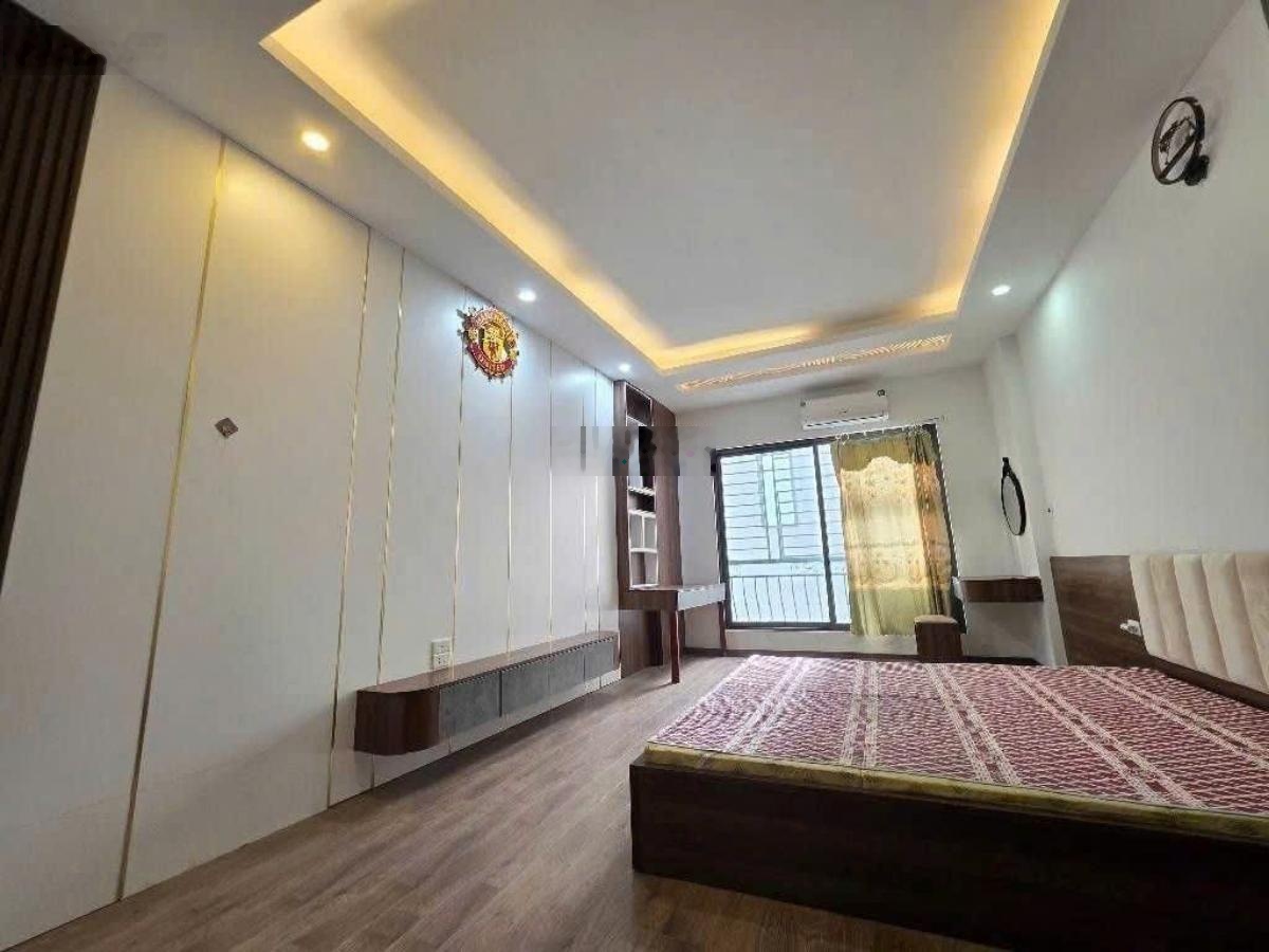 Phân lô Trần Thái Tông, 40m2*6T, thang máy, ô tô đỗ cửa, nhà mới ở ngay, sổ đẹp không lỗi, 16.5 tỷ