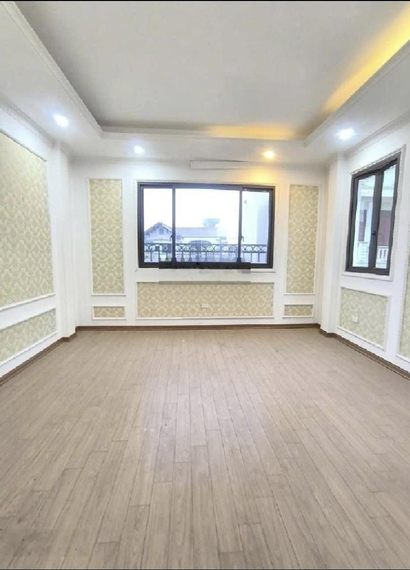 Bán nhà Đông Dư xã Bát Tràng Hà Nội diện tích : 30m2 x 5 tầng x 4m mặt tiền = hậu x 5,650 tỷ