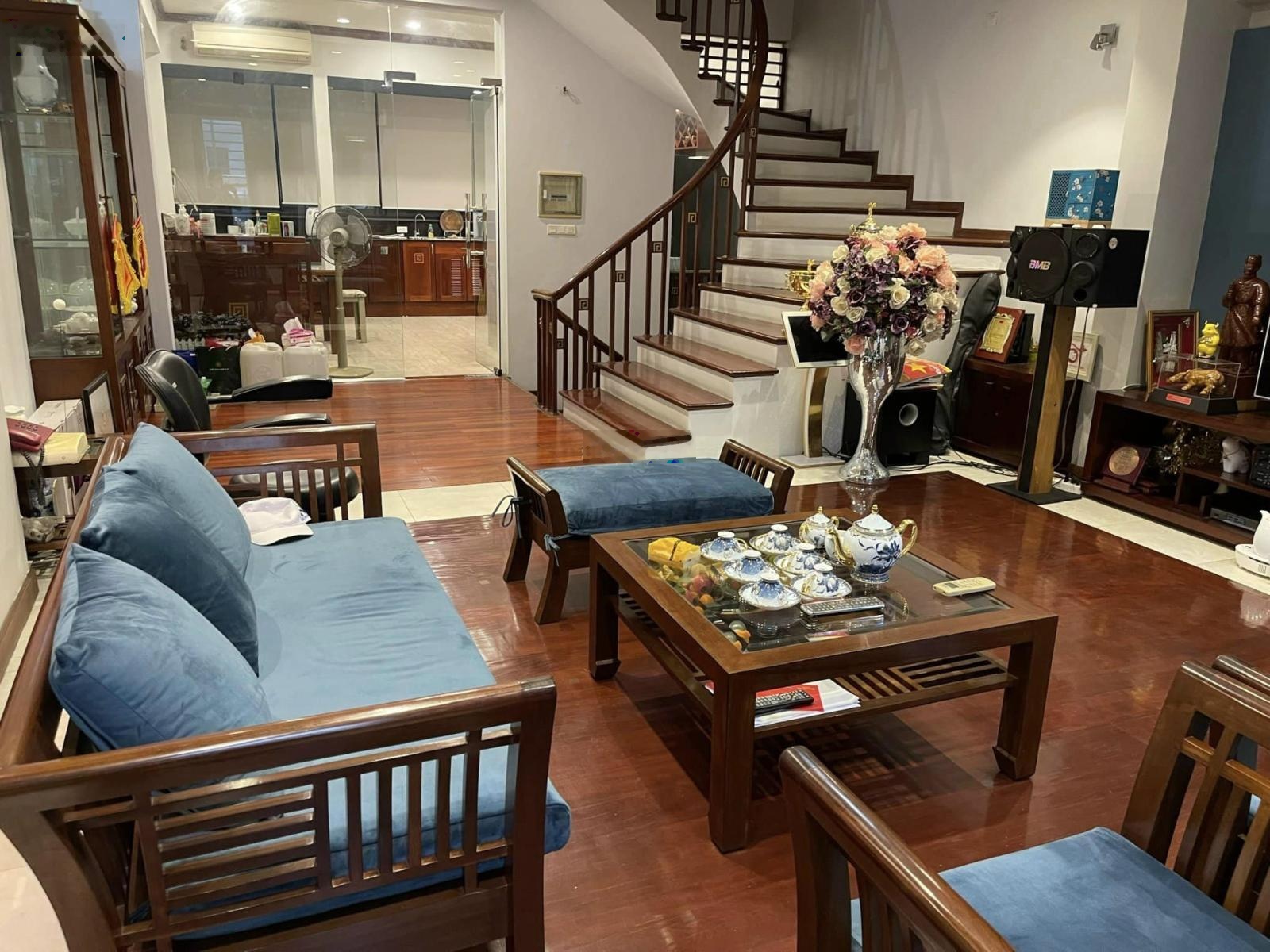 Chính chủ bán nhà Phố Lê Văn Hưu, Hai Bà Trưng, DT 82M X 4Tầng, MT 4,3m,Kinh doanh,ôtô,3 nhà ra Phố