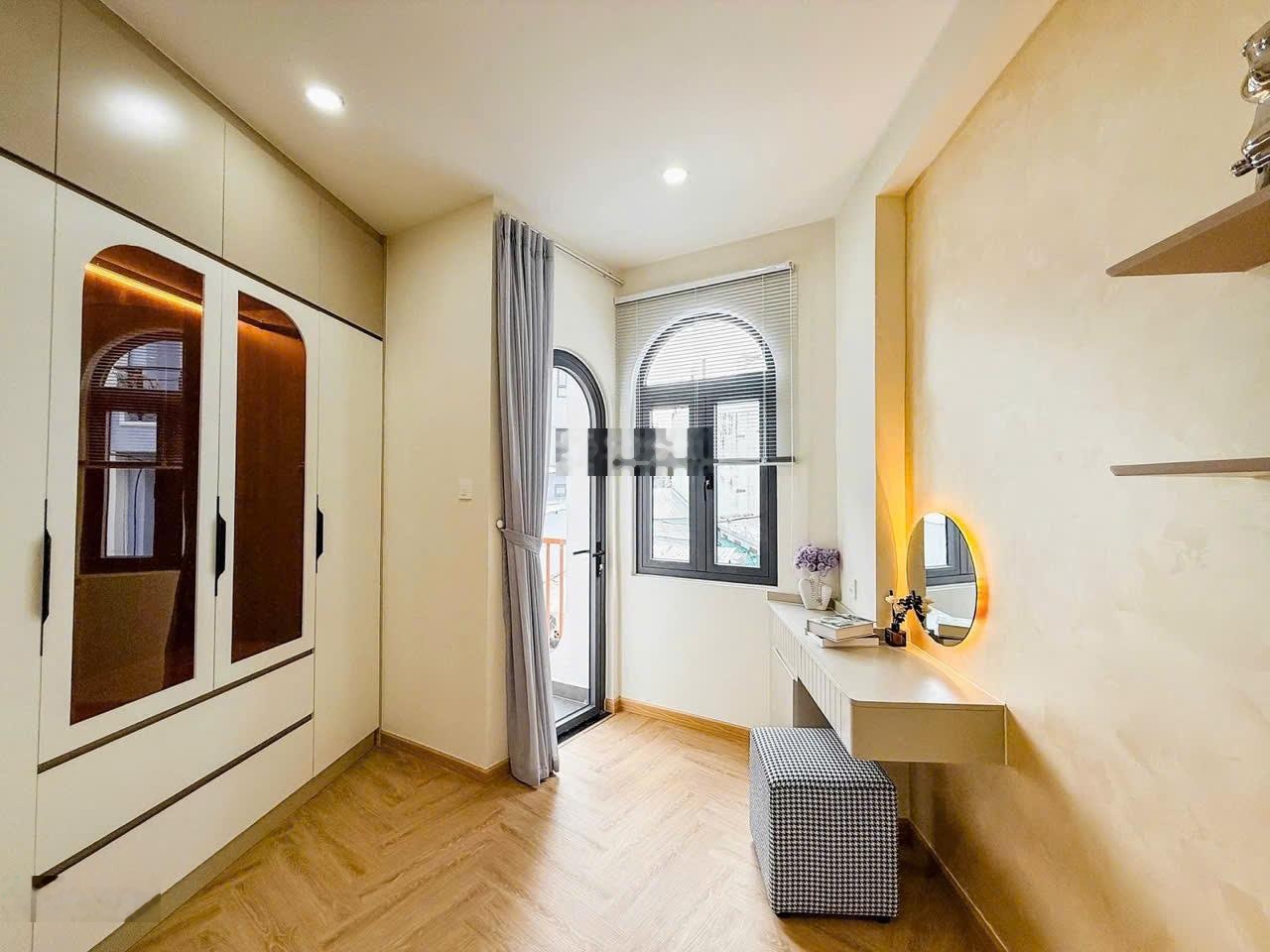 Bán nhà khu VIP, hẻm xe tải đường Nguyễn Gia Trí, Phường 25, Bình Thạnh, 4 tầng, 3PN 4WC