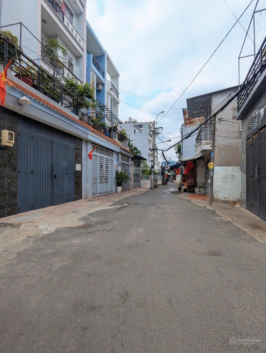 8.4tỷ- nhà 4 tầng chính chủ - 70m2 - 4pn , hẻm oto thông - ngay emart 2 phan huy ích