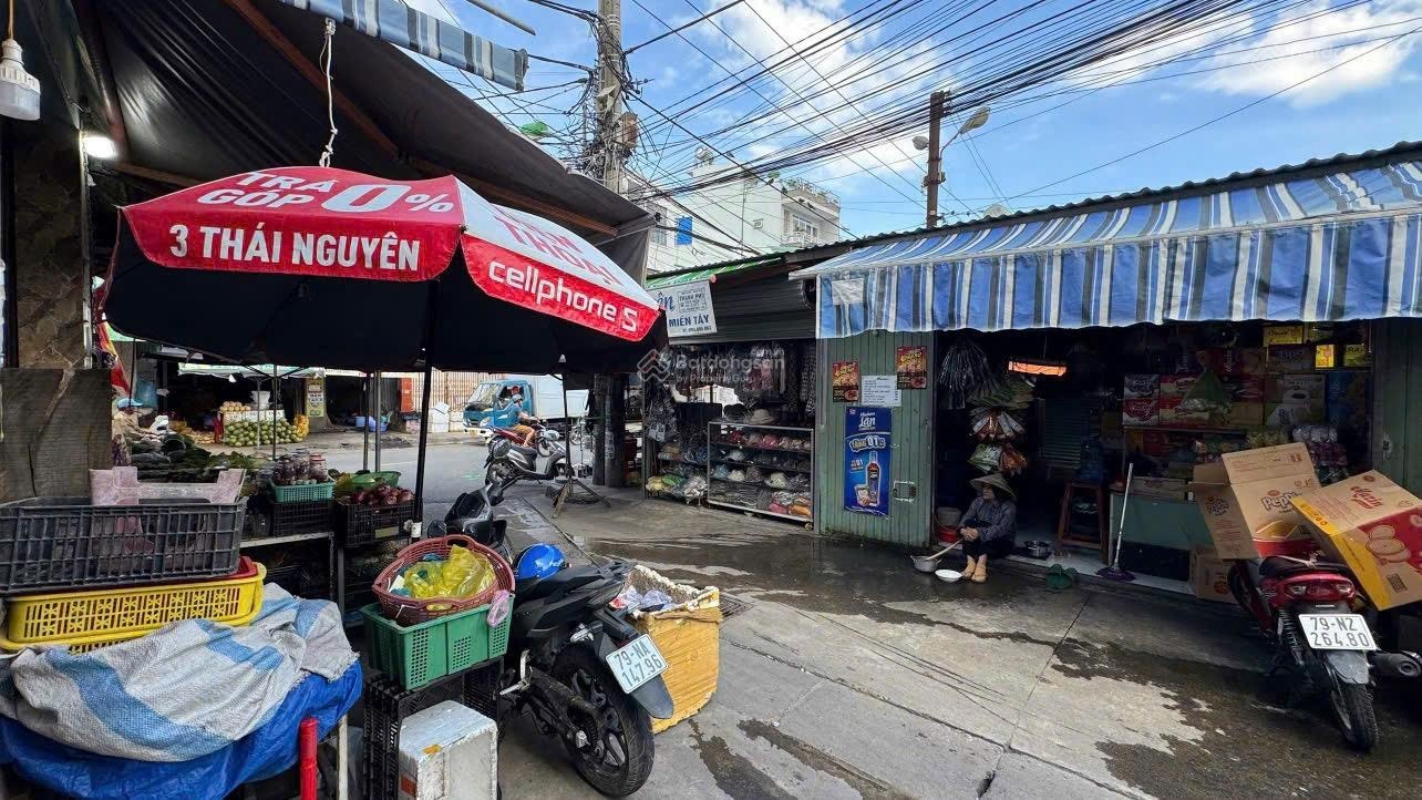Nhà mặt tiền đường phương sài, cách chợ phương sài 1 căn nhà - cách biển 3p đi xe