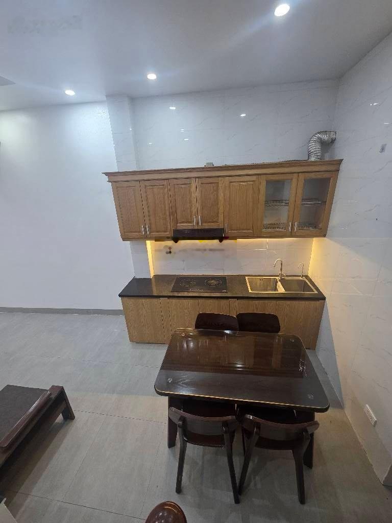 Bán nhà đức giang 35m 6 tầng 7,9 tỷ: dân xây ô tô vào nhà, gần phố, tiện ích đủ, có thể kinh doanh