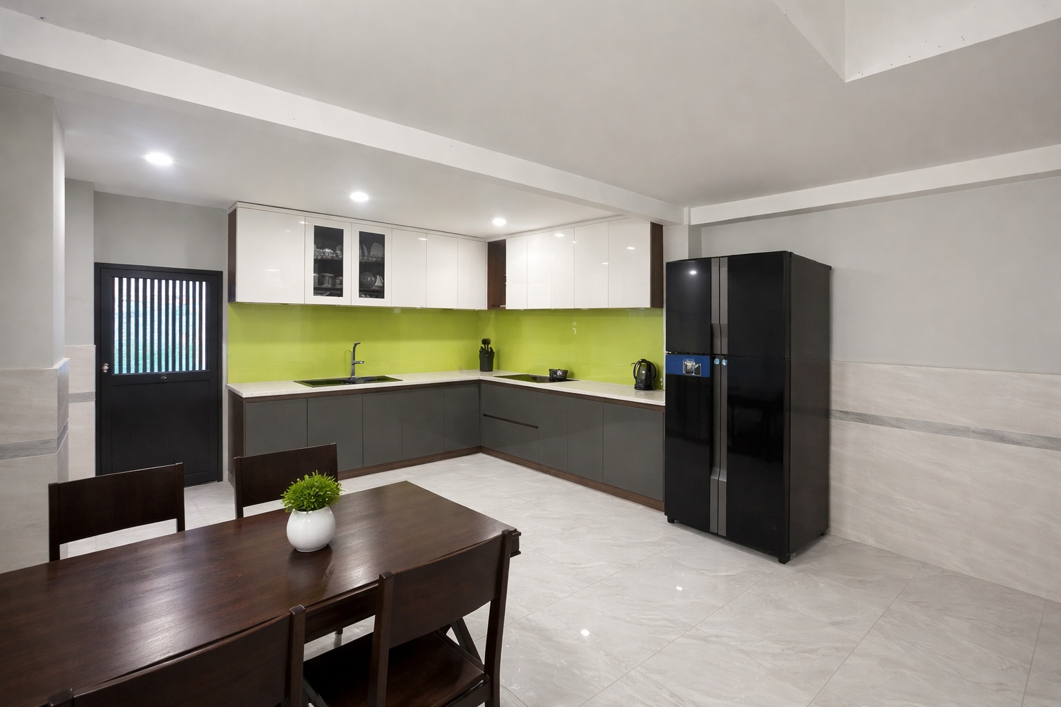 Nhà hiếm ở ngay - sát Q1 - HXH 7m Huỳnh Văn Bánh - DT 80m2(4x20) chỉ 13.9 tỷ TL