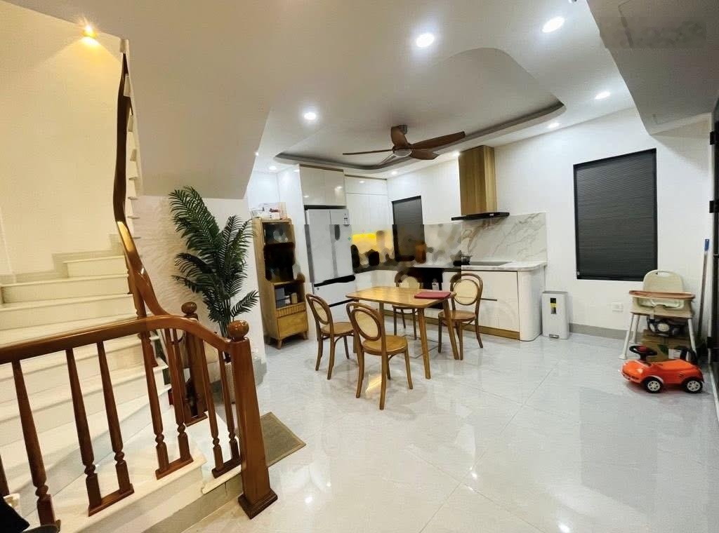 5 tầng đẹp,gần phố-Cạnh Võ Thị Sáu-39m2-11 tỷ