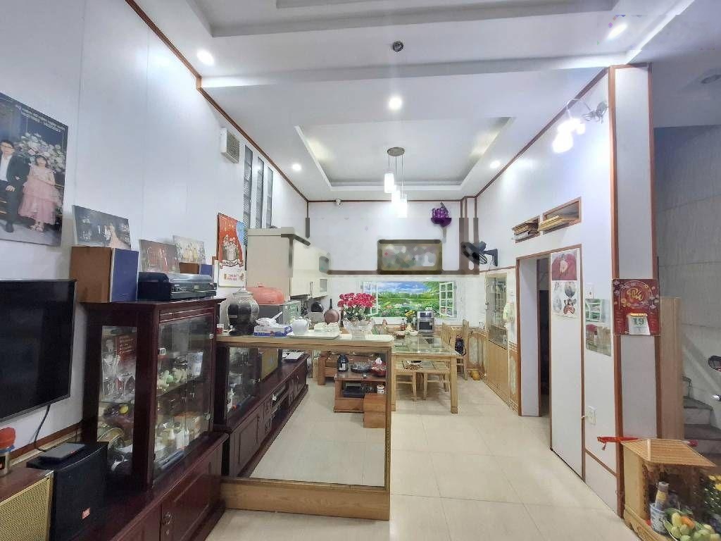 Bán nhà phố Yên Hoà, dt45m, mt5,5m, lô góc, gần ô tô, gần phố.