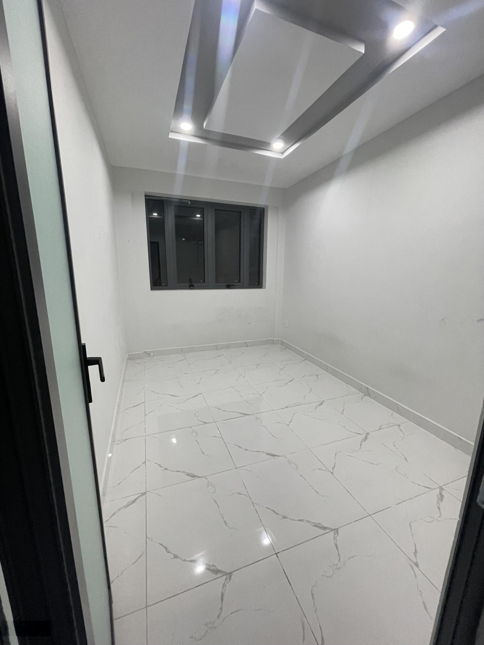 Nhà mới 3 tấm hxh ô tô tới cửa gần vòng xoay phú lâm chỉ 200m