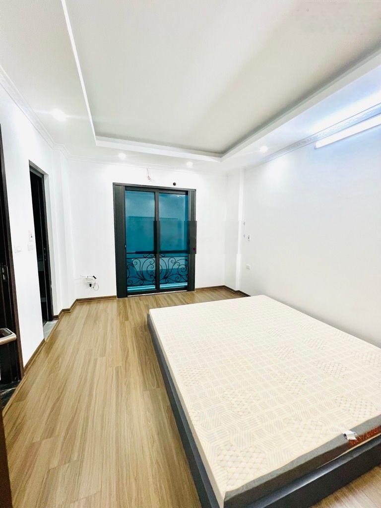 Phố Tôn Đức Thắng. DT:30m xây 5 tầng, 3 ngủ. NHÀ MỚI XÂY - SÂN ĐỂ XE RIÊNG - NGÕ NÔNG GẦN PHỐ.