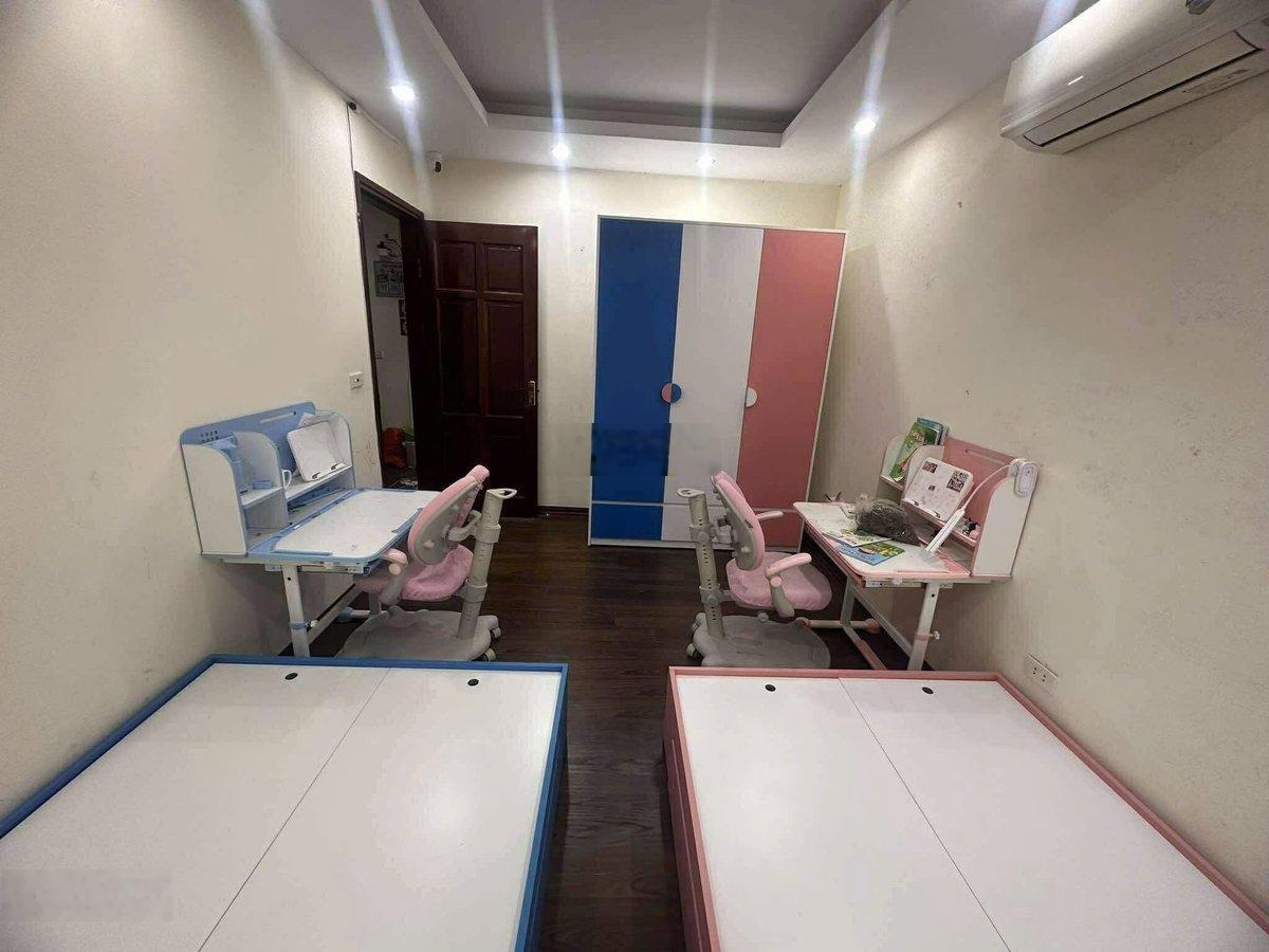 Nhà tô hiệu lô góc ô tô kinh doanh đỉnh