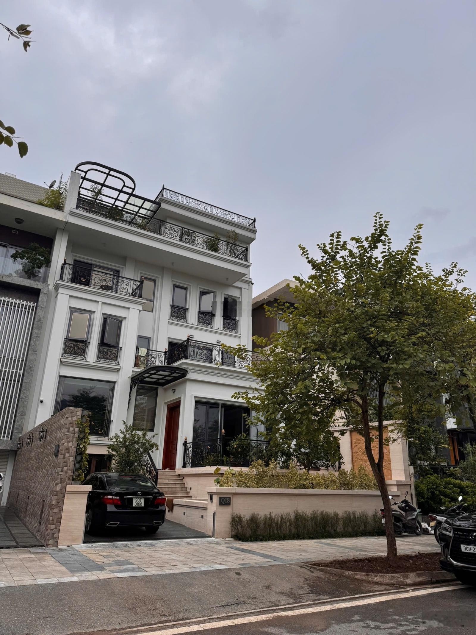 Bán biệt thự khu Q Ciputra, lô nhỏ nhất diện tích 370m2 view hồ và công viên rất đẹp giá tốt nhất