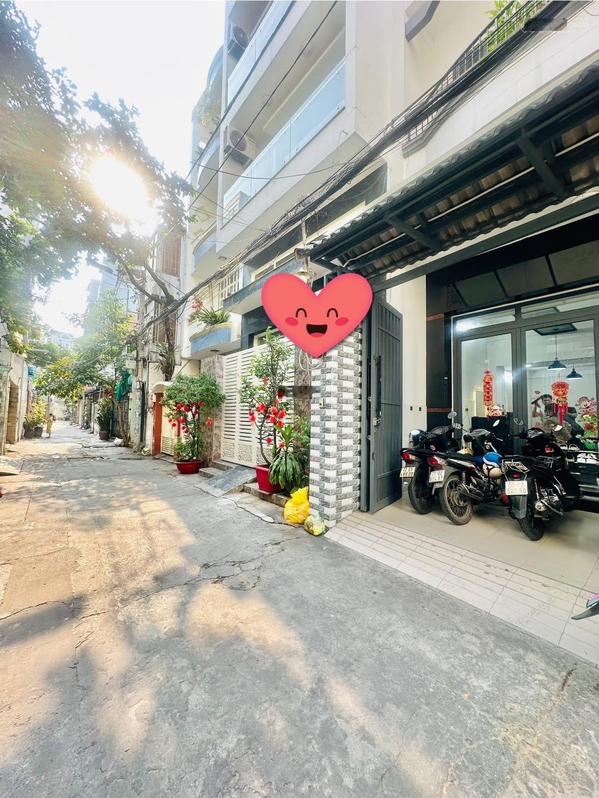 Bân nhà lý thường kiệt quận, dt 77m2 ngang 5m. hxh 5m.