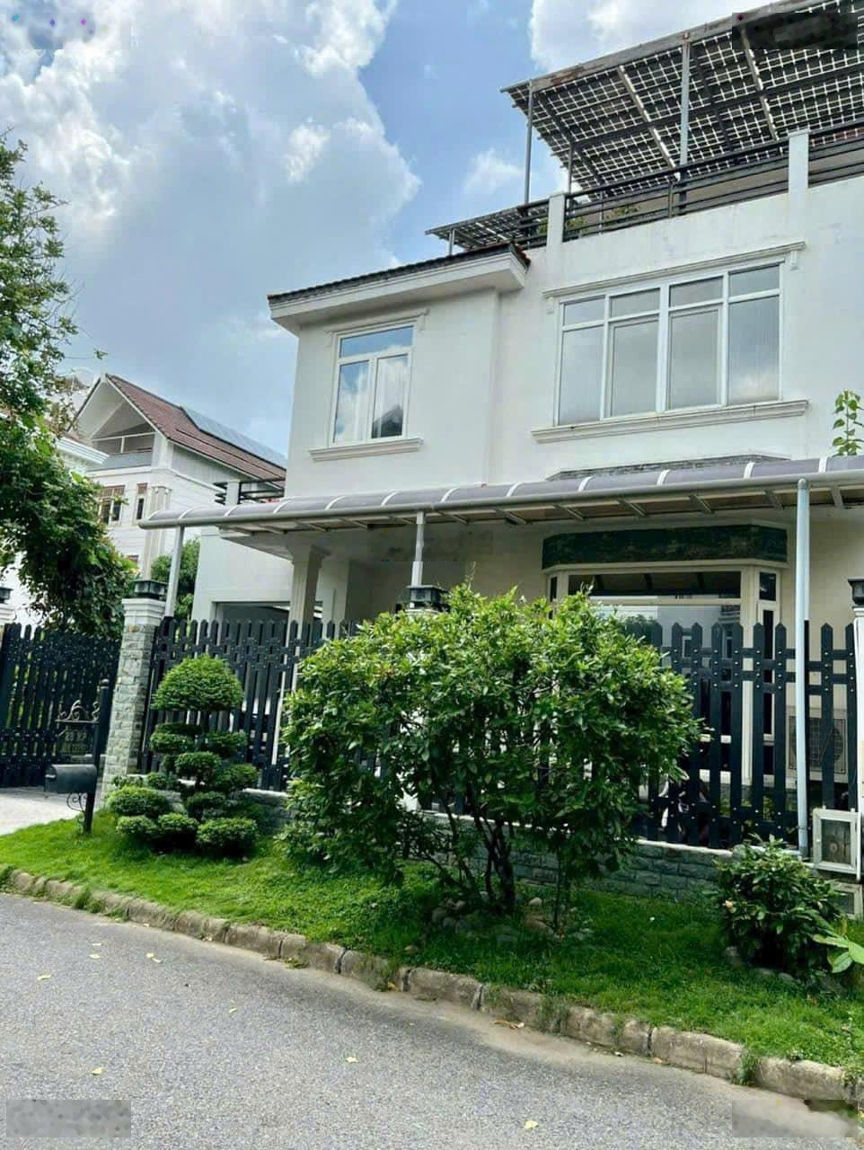 Villa Nam Thông, Phú Mỹ Hưng, 11x18m, cần bán 52 tỷ. Liên hệ: 0938602838 Nhân