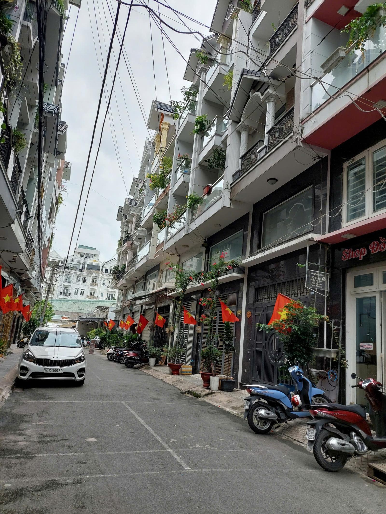 Bán nhà hẻm 8m Hoàng Bật Đạt, diện tích 4x14m, nhà 4 tầng chỉ hơn 8 tỷ