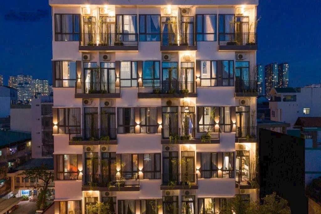 Bán tòa nhà MT Cộng Hòa P.13 (gần ga T3) - hầm 9 tầng (6.5x25m), HĐT 250tr/tháng - giá 54 tỷ