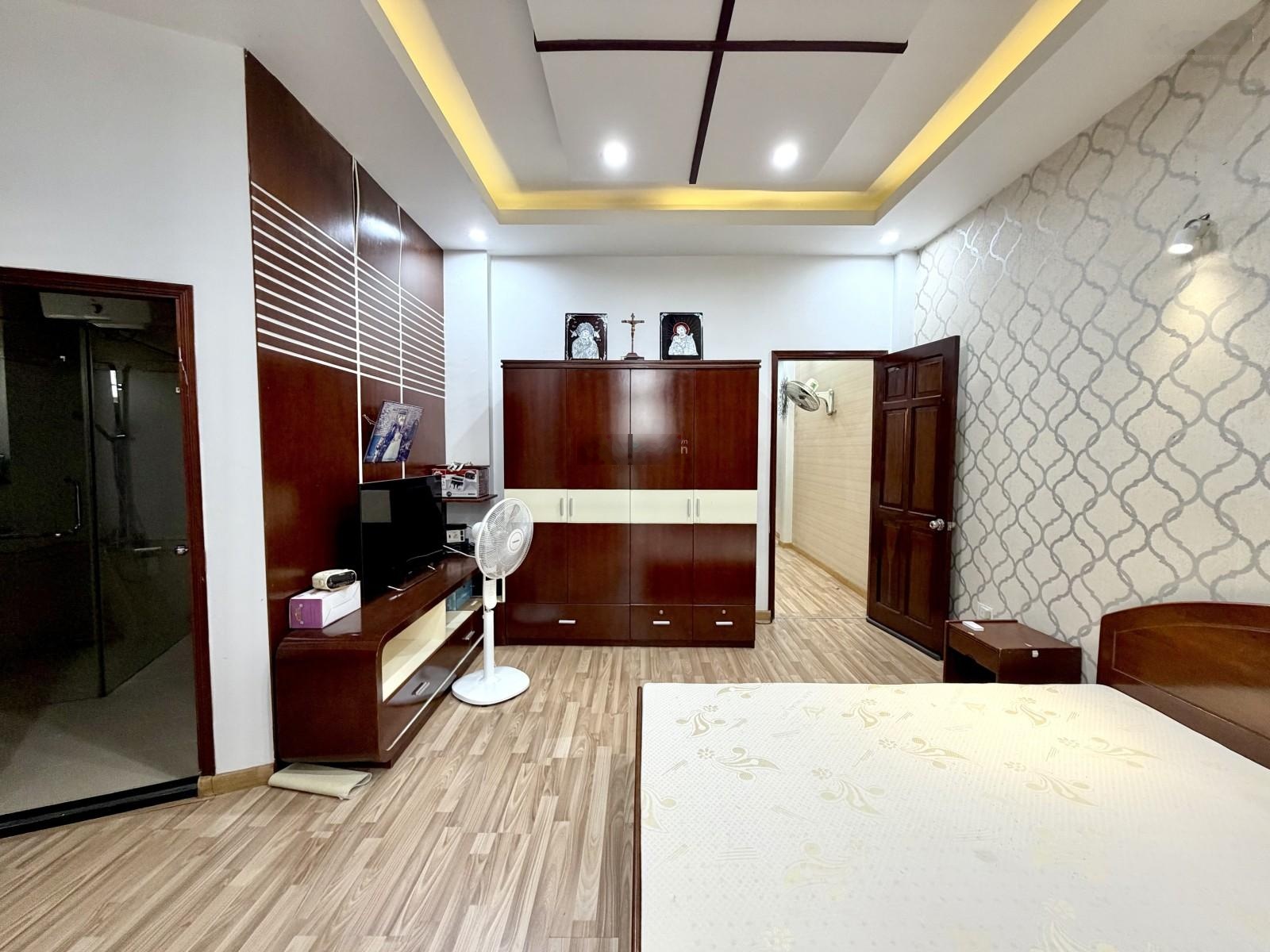 Rất rẻ! Nhà đẹp tầng 3 tầng, 92m2, đường Phan Đình Phùng, Phú Nhuận, chỉ 9.5 tỷ