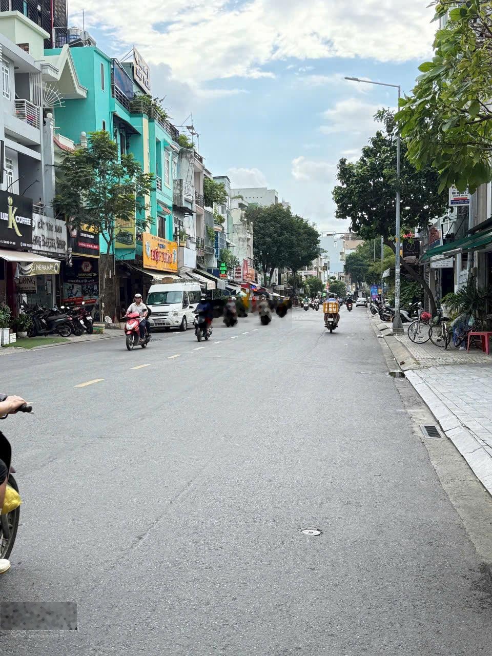 Hàng hiếm đất lớn nở hậu đẹp Lạc Long Quân, P5, Q11 (12x20m). NH: 13m. Giá bán 29.5 tỷ TL