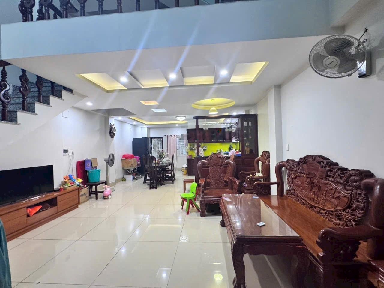 Bán nhà 3 lầu ( 5,5x17) gần đại học luật nhà thờ fatima thủ đức