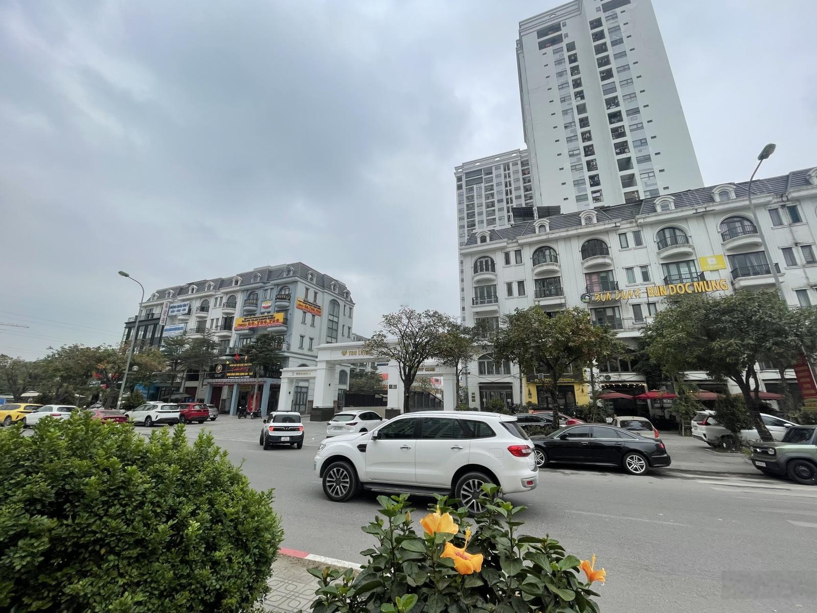 Full! 6tỷ7 mua đứt shop chân đế Sài Đồng Long Biên sổ lâu dài vừa ở vừa làm VP/kinh doanh online
