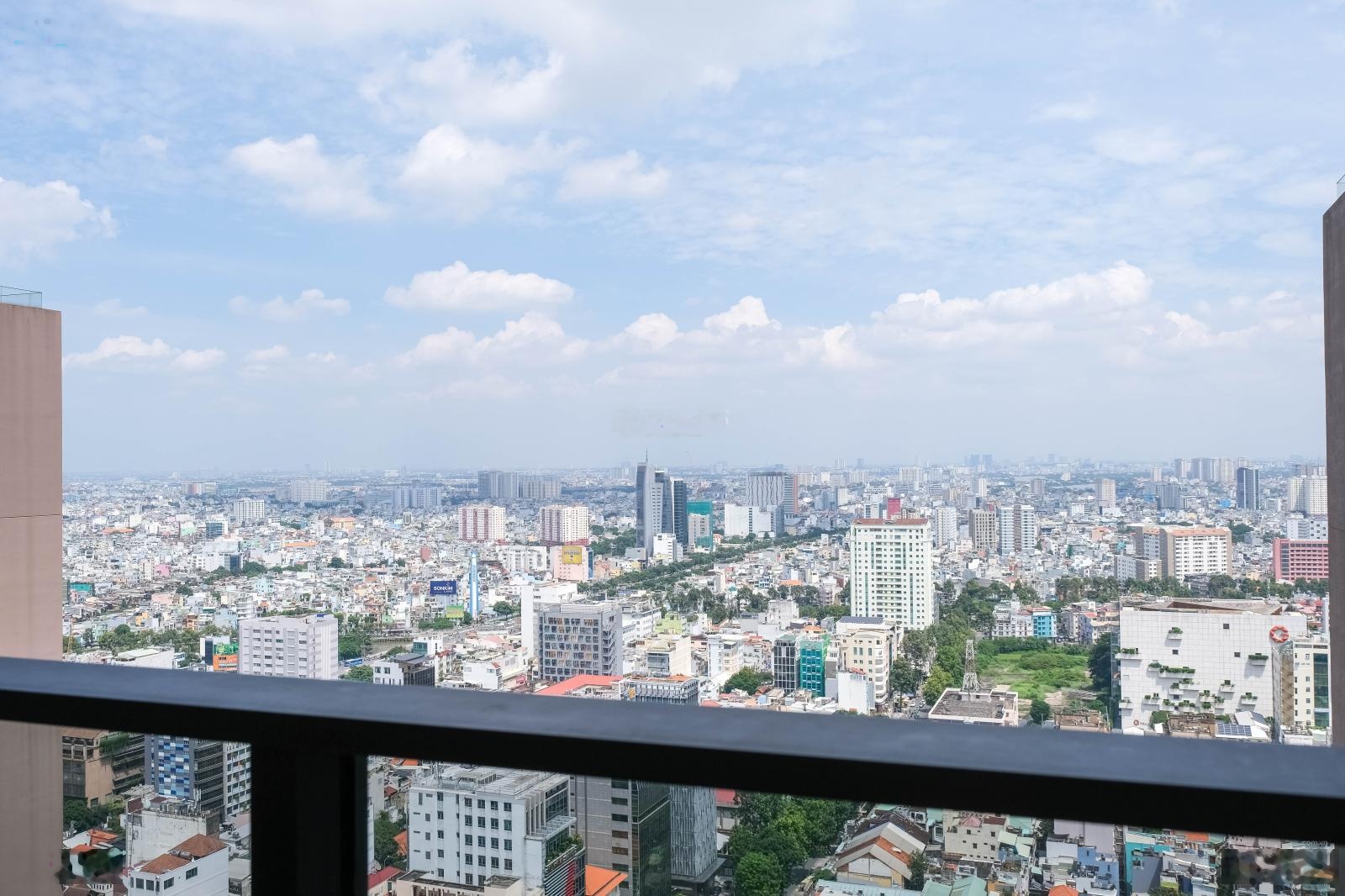 Cho thuê căn hộ 2PN The Marq; tầng cao, DT 74m2, giá: 45 triệu/ tháng (net). Trống sẵn