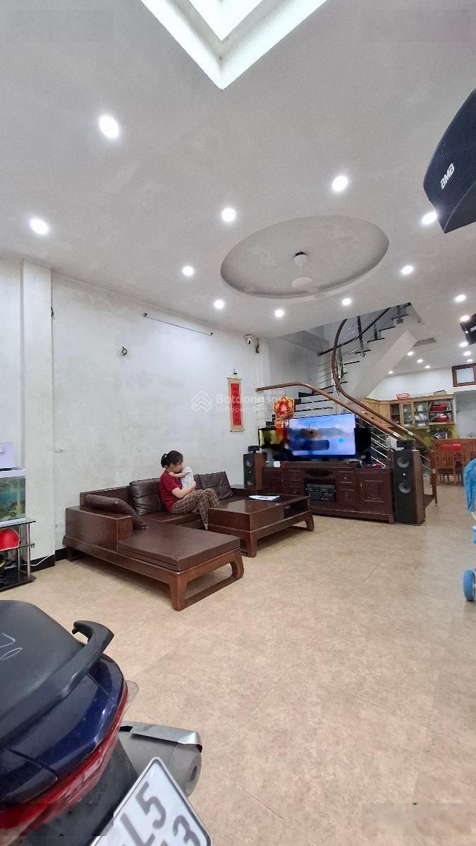 Hoa hậu cổ Nhuế DT 52.3m/62m 3 tầng 4 ngủ đủ công năng thông thoáng giá chỉ 9tỷ LH 0975152991