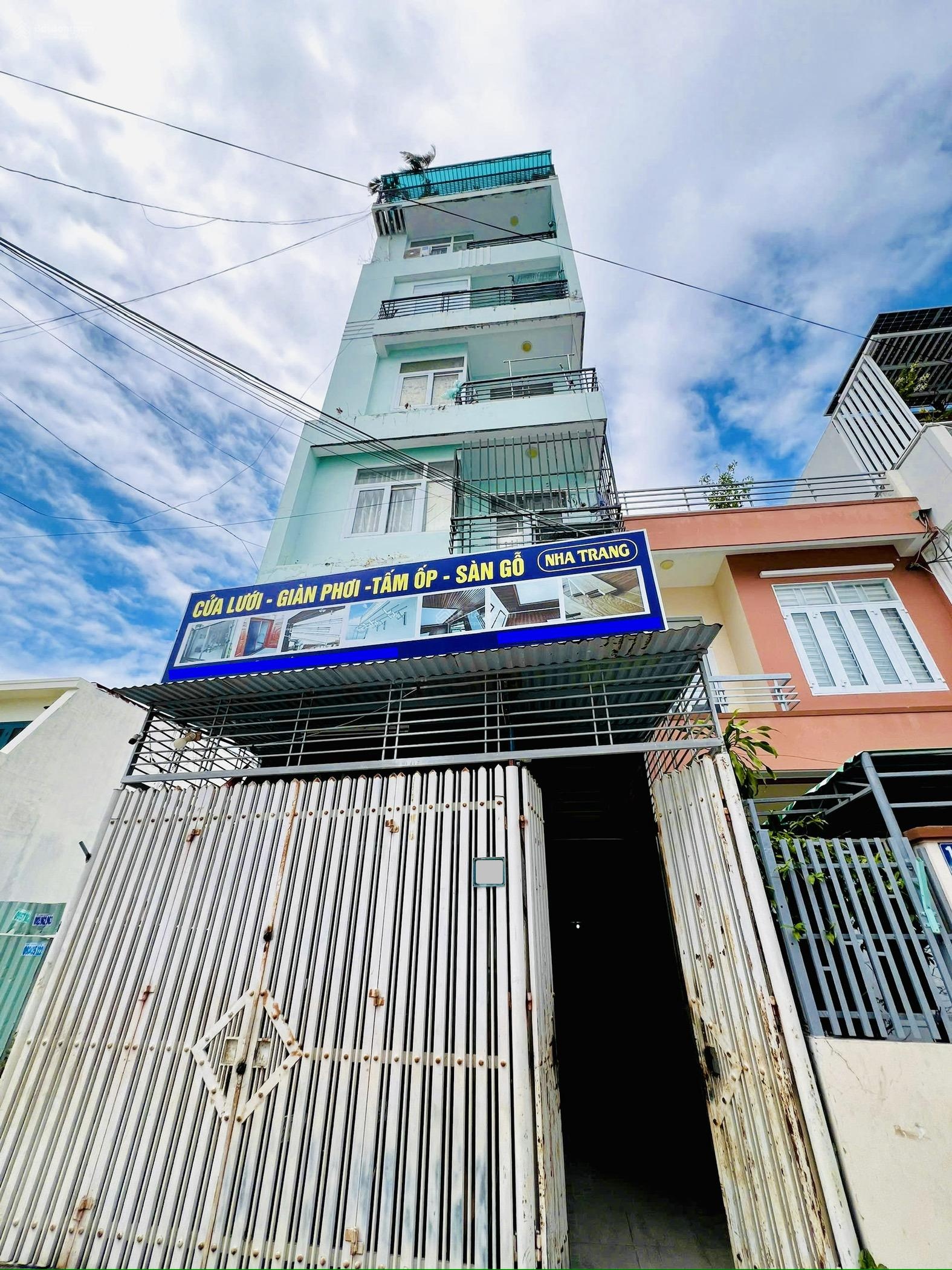Bán rẻ toà nhà 5,5 tầng view biển hòn chồng có 16 phòng trọ cho doanh thu tốt