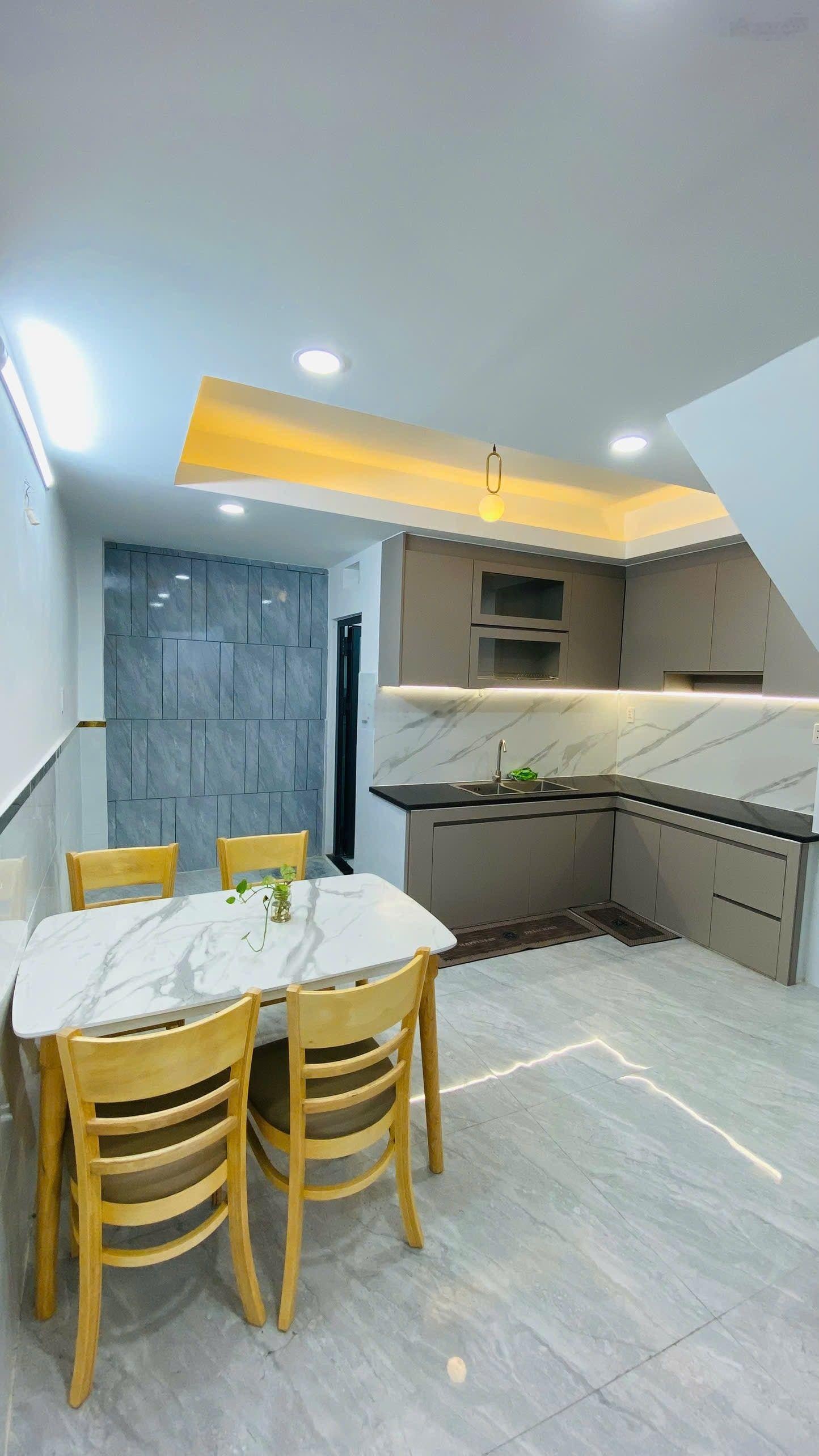 Chủ ngộp giá tốt, 5 tỷ nhỏ xíu, 50m2 đường lê văn quới ,4 tầng, 4pn,sân thượng chill,Sổ hồng riêng.