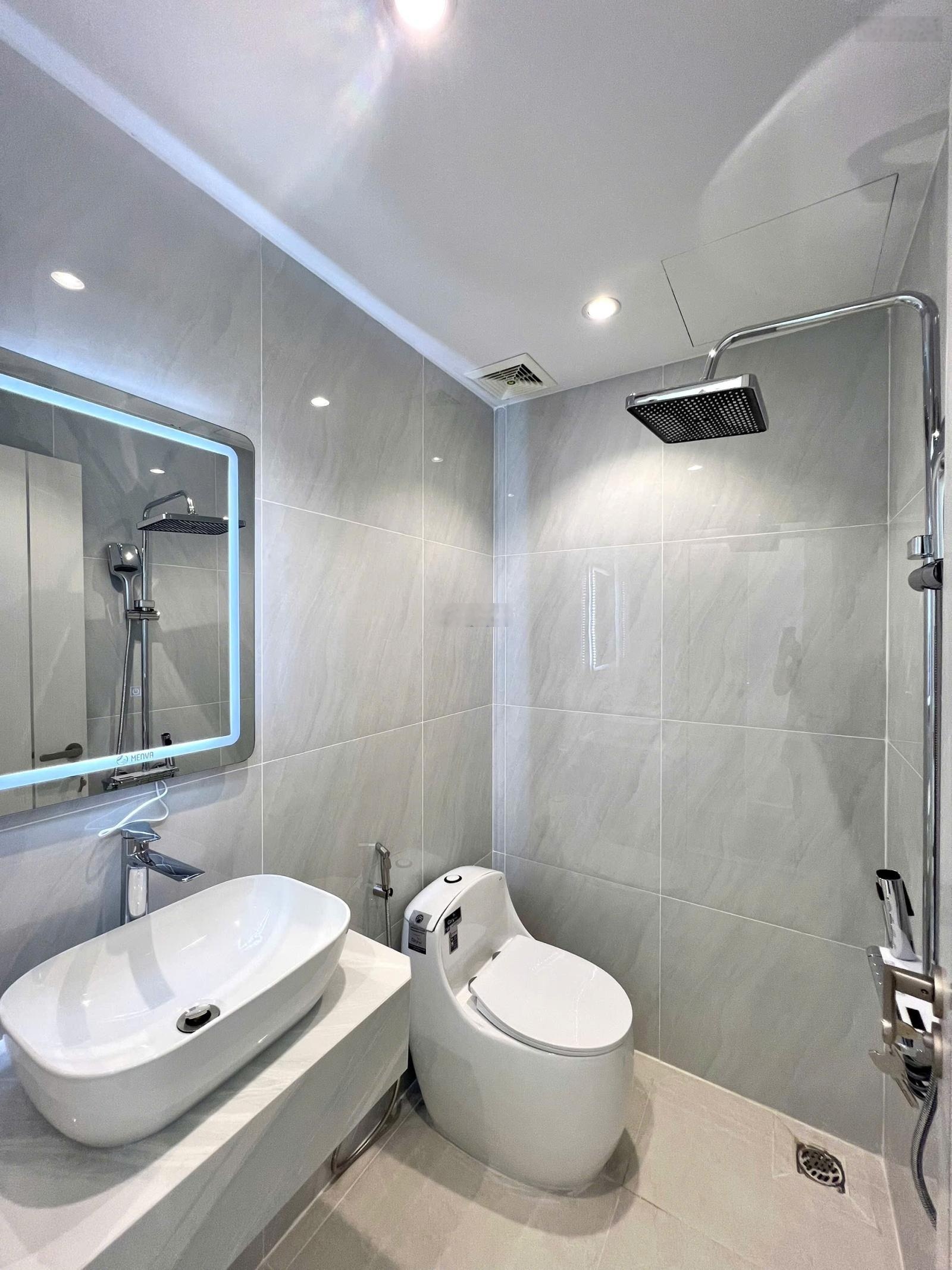 Quý khách hàng nên lựa chọn căn này - Sát căn góc, view vừa biển vừa phố. Nhanh tay sở hữu.