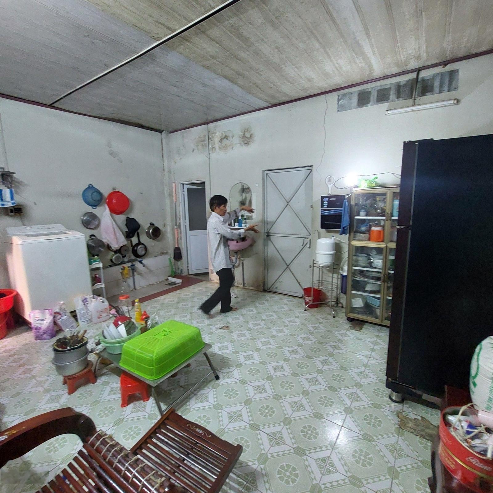 Nhà C4, SHR 1 sẹc Phan Văn Hớn, Trường Chinh, Cầu Tham Lương, vị trí đẹp